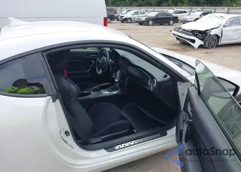 2014 Scion Fr-S из США, поврежденный, VIN JF1ZNAA16E8706023